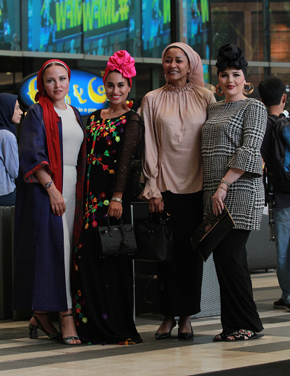 hijab fashion, modest fashion, peace journalism, goltune news