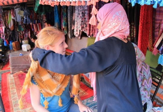 petra jordan how to wear headscarf in petra, jordan, as a tourist